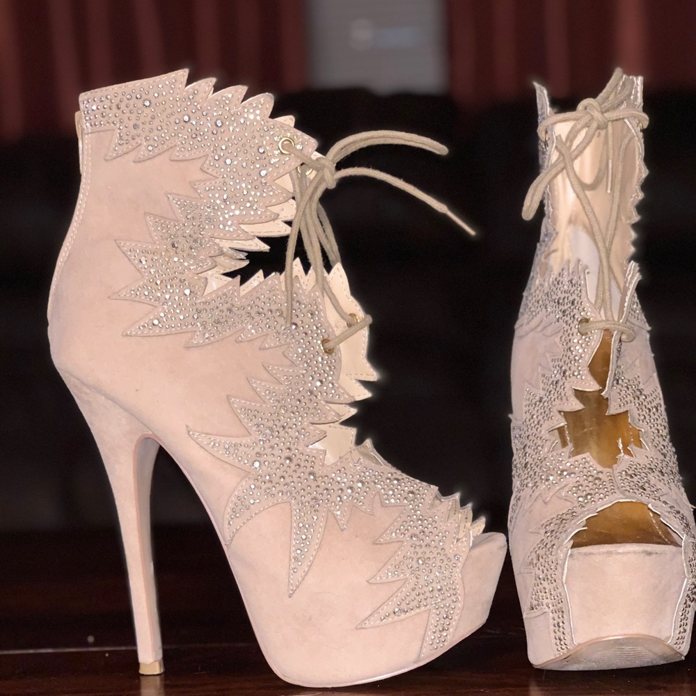 Shoe dazzle tan suede lace up heels